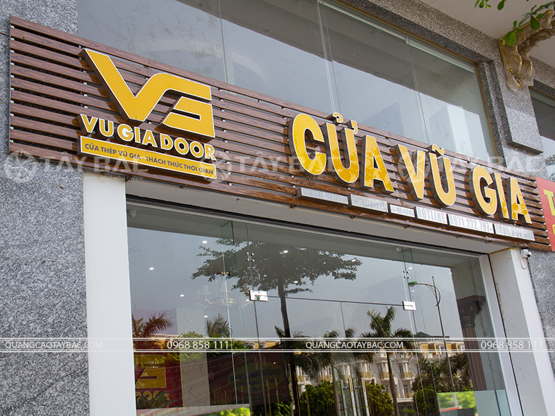 Biển quảng cáo cửa Vũ Gia