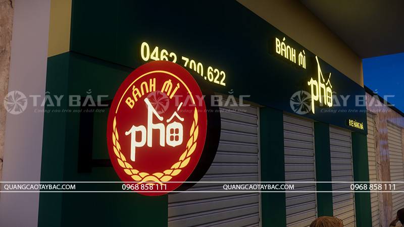 Biển vẫy bánh mỳ phố