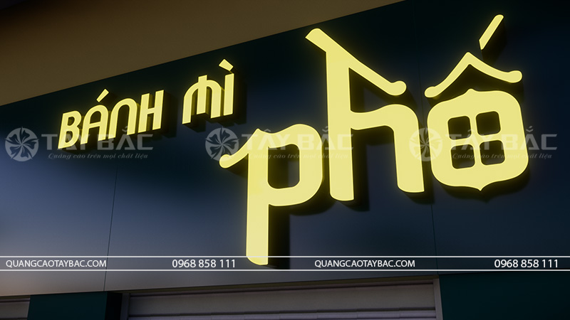 Biển quảng cáo bánh mỳ Phố