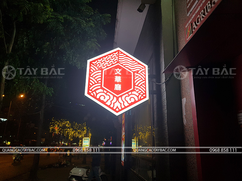 Biển vẫy nhà hàng