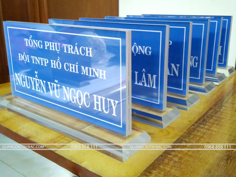 Biển chức danh mica 