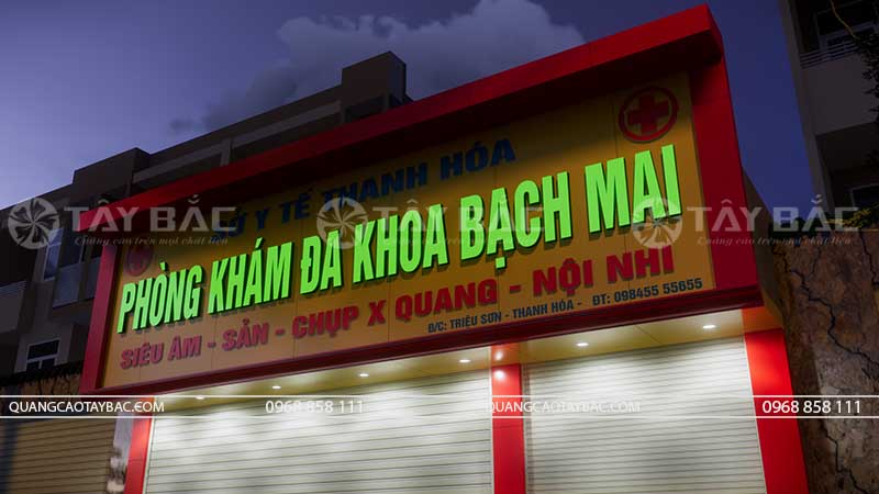 Biển hiệu phòng khám Bạch Mai