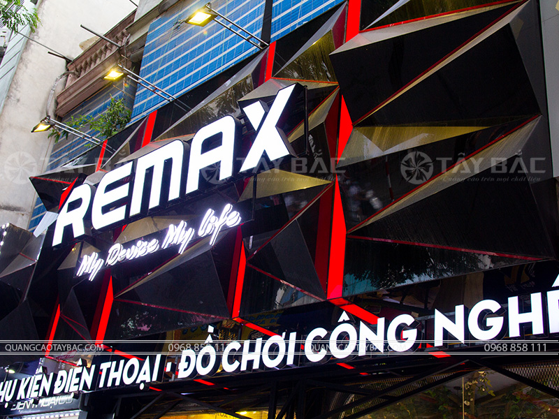 biển quảng cáo phụ kiện điện thoại remax
