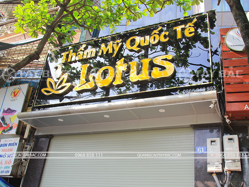 Biển quảng cáo thẫm mỹ viện Lotus