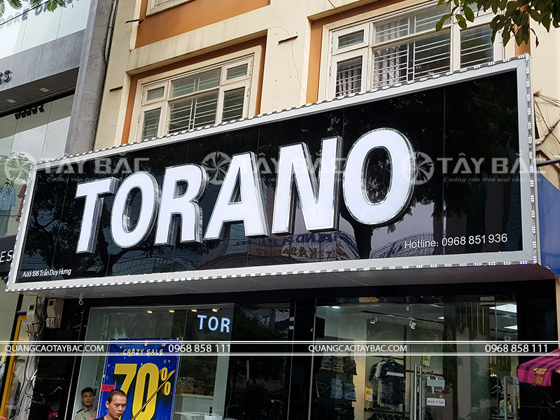 Biển quảng cáo thời trang Torano
