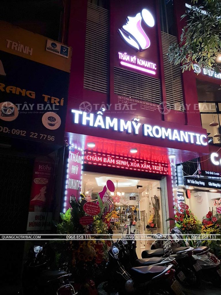 Biển quảng cáo thẫm mỹ viện Romantic