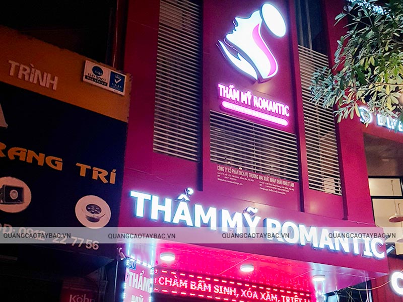 Biển quảng cáo thẫm mỹ viện Romantic