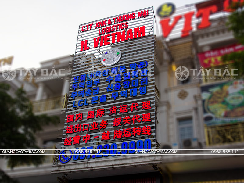 Lỗi trình bày nhiều thông tin trong thi công quảng cáo