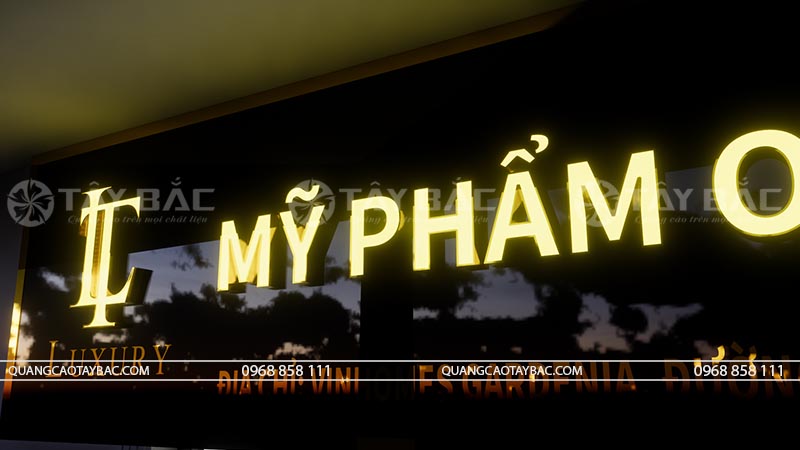 Biển quảng cáo shop mỹ phẩm It