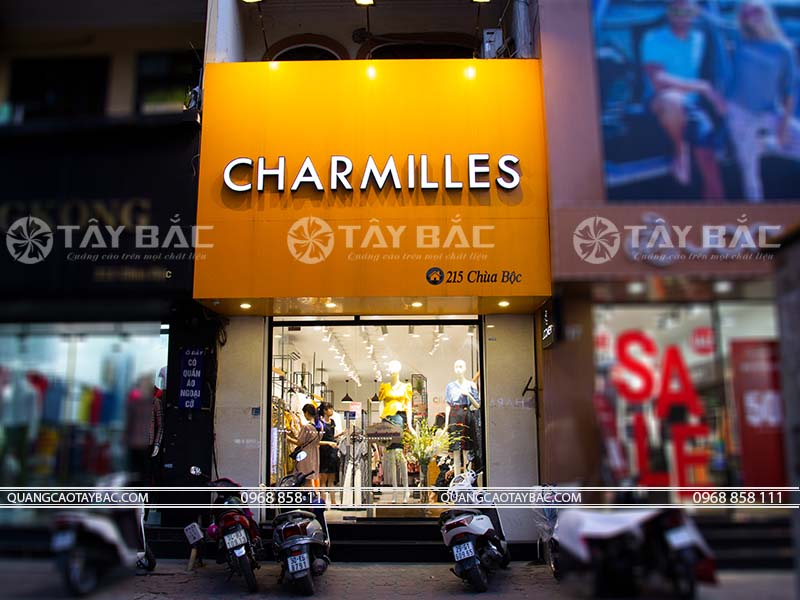 Bảng hiệu shop quần áo Charmiles