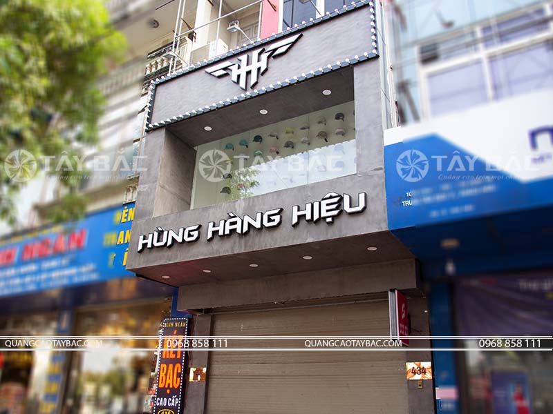 Biển quảng cáo cửa hàng thời trang hàng thùng