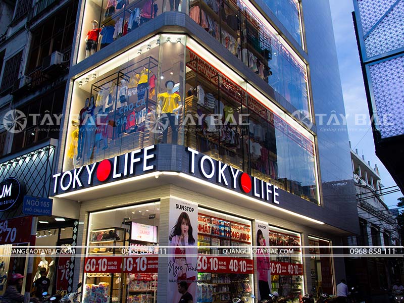 Biển hiệu cửa hàng quần áo Tokyo Life