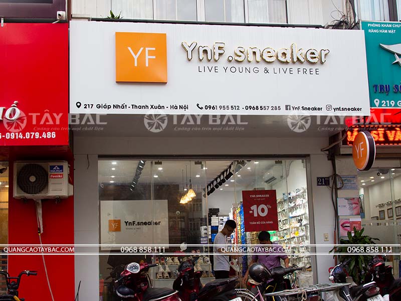 biển quảng cáo shop giầy YNF
