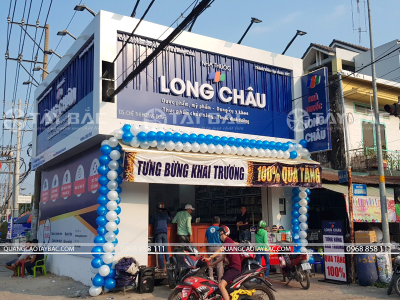 Bảng hiệu nhà thuốc Long Châu